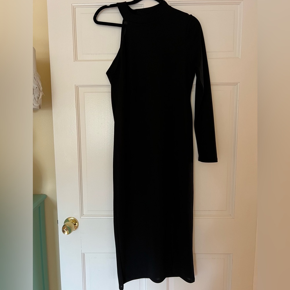 Topshop- Black One-Shoulder Dress with thigh high slit at front